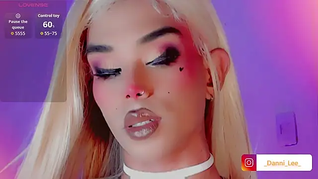 Snapshot of DanniLee_ chatting on November 2025 08:02:01 PM DanniLee online show from November 2025 08:02:01 PM