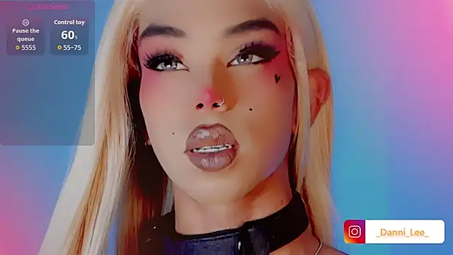 Snapshot of DanniLee_ chatting on November 2025 11:30:02 PM DanniLee online show from November 2025 11:30:02 PM