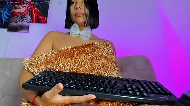 Snapshot of ZoeBruneet chatting on December 2024 11:22:01 PM ZoeBruneet online show from December 2024 11:22:01 PM