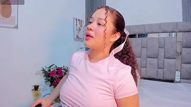 zulyjones online show from December 2025 12:37:01 PM