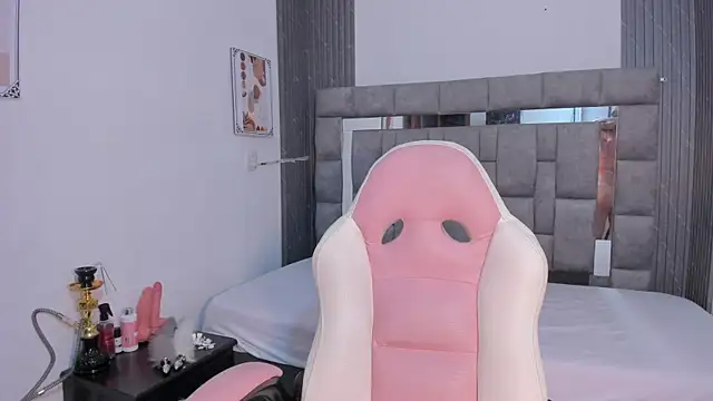 zulyjones online show from November 2025 11:59:02 AM