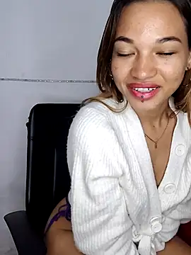 Snapshot of carolanyi chatting on October 2025 05:04:02 AM carolanyi online show from October 2025 05:04:02 AM