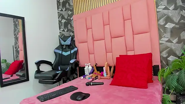 Brithanyslim online show from November 2025 01:11:02 PM