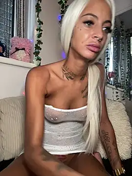 Snapshot of mrs_skinny_goddess chatting on July 2026 03:30:01 PM mrs skinny goddess online show from July 2026 03:30:01 PM