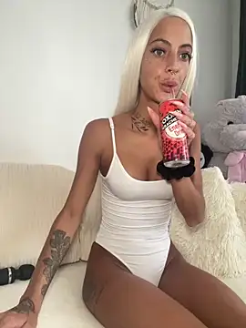 Snapshot of mrs_skinny_goddess chatting on May 2026 10:02:01 AM mrs skinny goddess online show from May 2026 10:02:01 AM