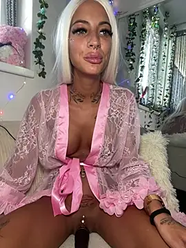 Snapshot of mrs_skinny_goddess chatting on June 2026 05:41:02 PM mrs skinny goddess online show from June 2026 05:41:02 PM