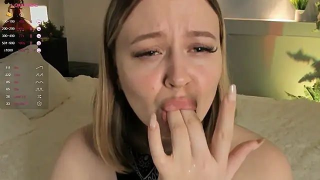 Snapshot of SheenaGame chatting on December 2024 02:47:01 AM SheenaGame online show from December 2024 02:47:01 AM