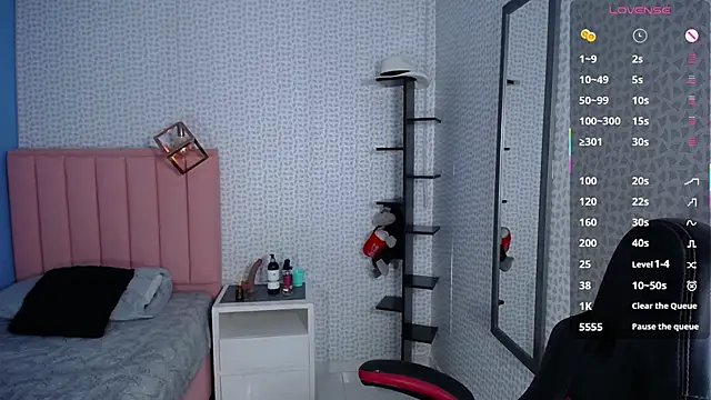 DENISERICHARD2 online show from October 2025 12:28:01 PM