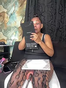 chiquimaturesexy online show from May 2026 11:03:01 PM
