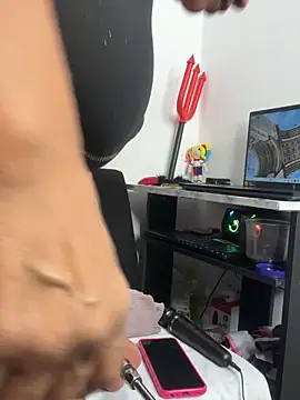 chiquimaturesexy online show from October 2025 07:00:01 PM