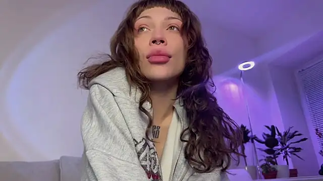 PaulaPratt online show from December 2025 06:12:02 AM