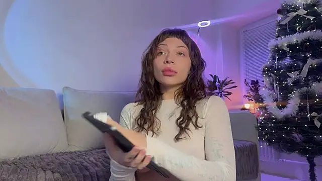 PaulaPratt online show from December 2025 05:40:02 AM