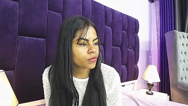 Snapshot of SaraFlores chatting on December 2024 06:23:01 AM SaraFlores online show from December 2024 06:23:01 AM