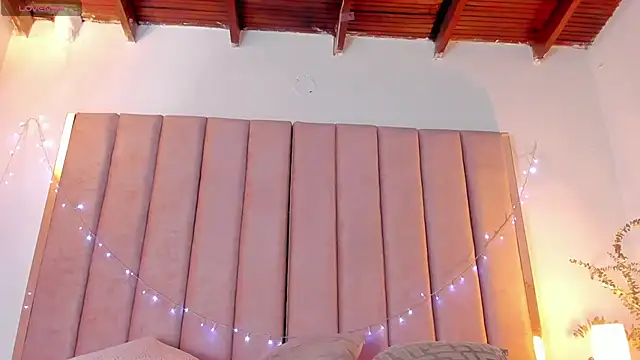 Snapshot of VICTORIA_RASH chatting on January 2025 09:39:01 PM VICTORIA RASH online show from January 2025 09:39:01 PM