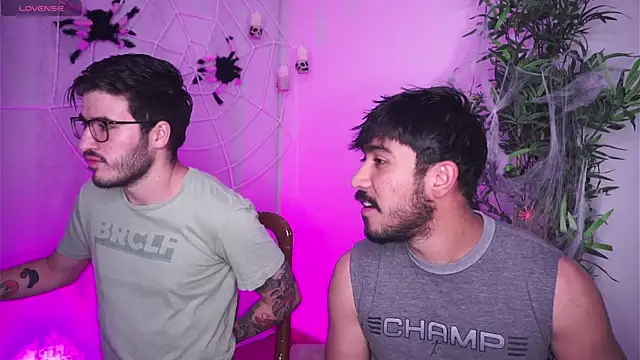 Snapshot of Tony_Wylie chatting on October 2025 09:03:01 PM Tony Wylie online show from October 2025 09:03:01 PM