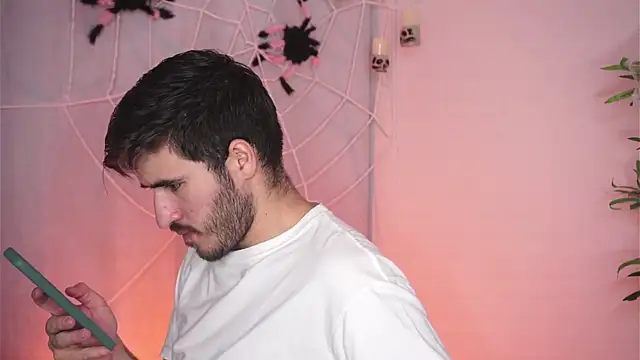 Snapshot of Tony_Wylie chatting on October 2025 09:48:02 PM Tony Wylie online show from October 2025 09:48:02 PM