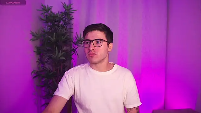 Snapshot of Tony_Wylie chatting on November 2025 10:52:02 AM Tony Wylie online show from November 2025 10:52:02 AM