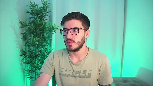 Snapshot of Tony_Wylie chatting on November 2025 09:34:01 AM Tony Wylie online show from November 2025 09:34:01 AM