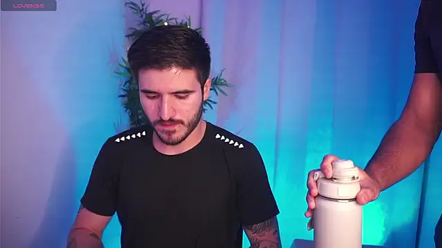 Snapshot of Tony_Wylie chatting on December 2025 10:48:01 PM Tony Wylie online show from December 2025 10:48:01 PM