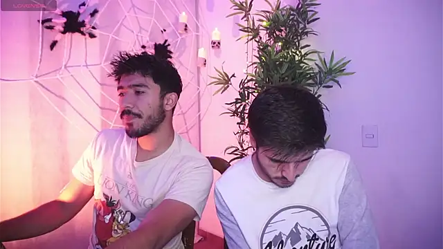 Snapshot of Tony_Wylie chatting on October 2025 08:54:01 PM Tony Wylie online show from October 2025 08:54:01 PM