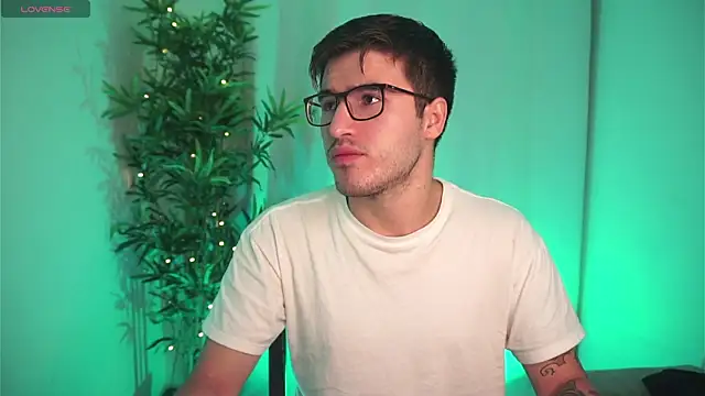 Snapshot of Tony_Wylie chatting on November 2025 10:19:02 AM Tony Wylie online show from November 2025 10:19:02 AM