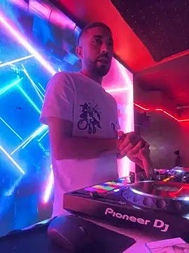 Snapshot of djtimka chatting on September 2025 06:59:01 PM djtimka online show from September 2025 06:59:01 PM