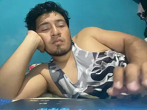 YoElMasHot online show from April 2026 09:05:01 PM