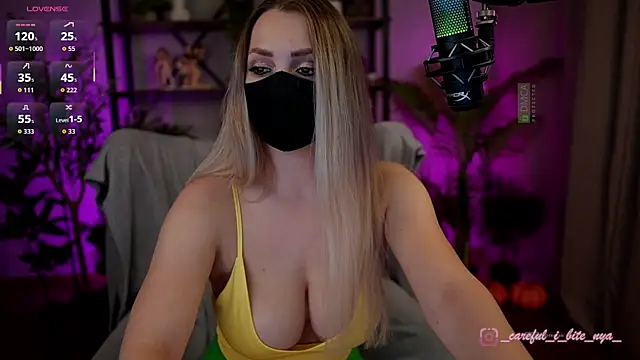 Snapshot of careful_i_bite_nya chatting on November 2025 04:07:01 PM careful i bite nya online show from November 2025 04:07:01 PM