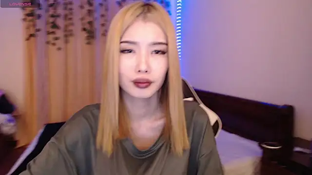 Snapshot of Velvetsky_1 chatting on January 2025 03:21:01 PM Velvetsky 1 online show from January 2025 03:21:01 PM