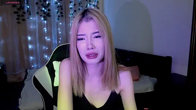 Snapshot of Velvetsky_1 chatting on February 2025 08:57:01 PM Velvetsky 1 online show from February 2025 08:57:01 PM