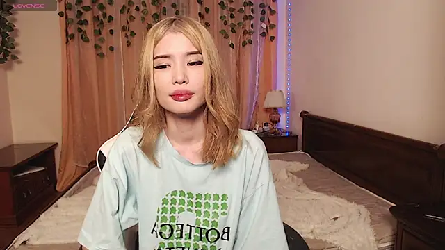 Snapshot of Velvetsky_1 chatting on January 2025 06:06:01 PM Velvetsky 1 online show from January 2025 06:06:01 PM