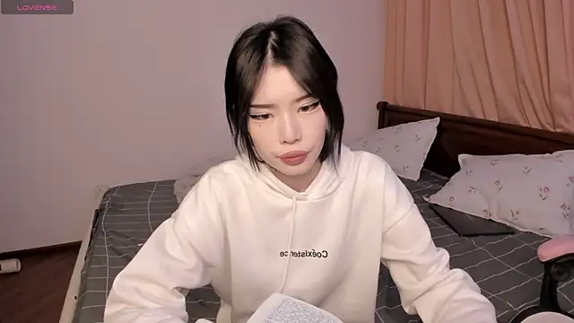 Snapshot of Velvetsky_1 chatting on October 2025 11:06:02 PM Velvetsky 1 online show from October 2025 11:06:02 PM