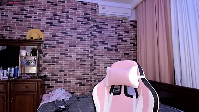 Snapshot of Velvetsky_1 chatting on November 2025 03:16:02 PM Velvetsky 1 online show from November 2025 03:16:02 PM