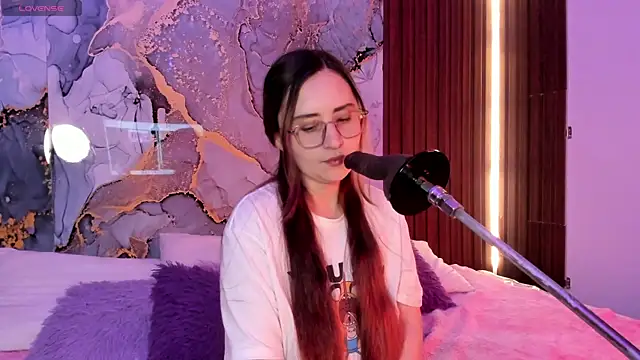 centaurigirl online show from November 2025 04:00:02 AM