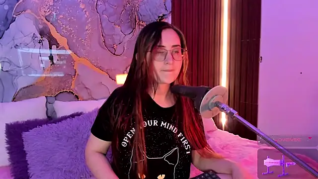 centaurigirl online show from November 2025 03:32:01 AM