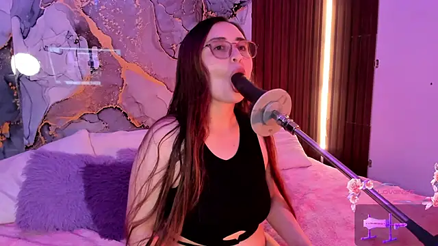 centaurigirl online show from November 2025 02:33:01 AM