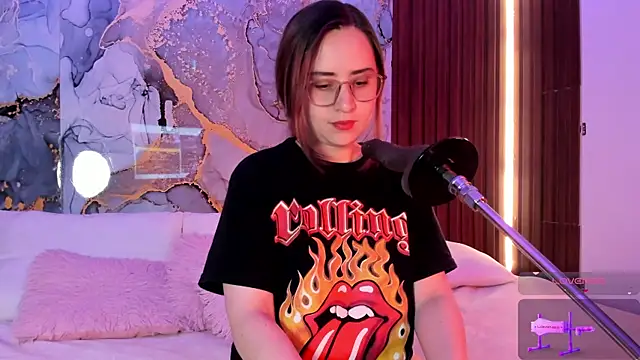 centaurigirl online show from October 2025 02:55:01 AM