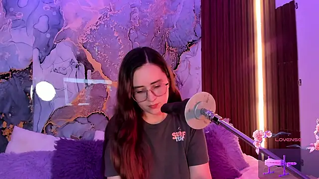 centaurigirl online show from November 2025 03:40:01 AM