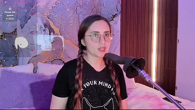 centaurigirl online show from December 2025 04:22:01 AM