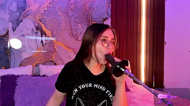 centaurigirl online show from November 2025 03:40:01 AM