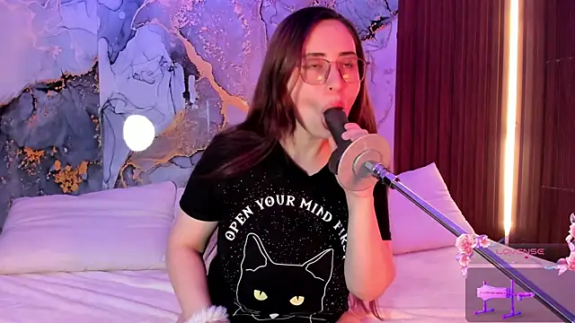 centaurigirl online show from September 2025 03:34:02 AM