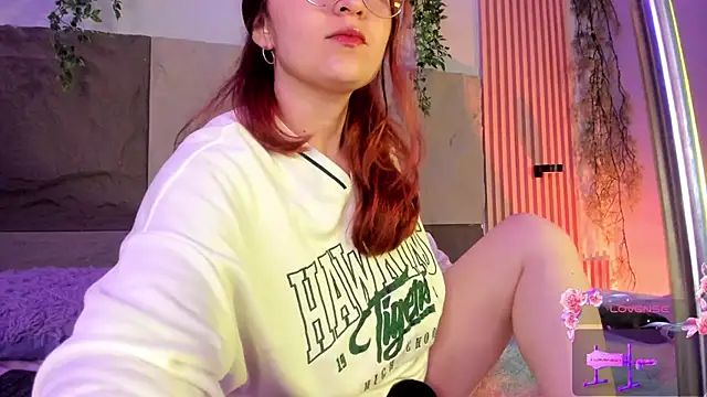 centaurigirl online show from April 2026 02:45:02 AM