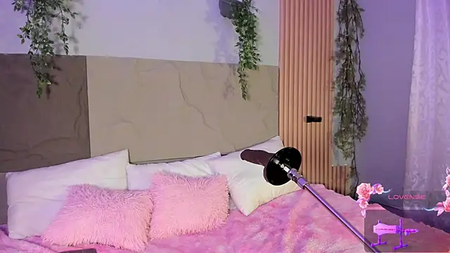 centaurigirl online show from April 2026 04:41:01 AM