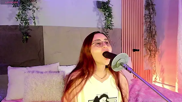 centaurigirl online show from March 2026 09:42:01 PM