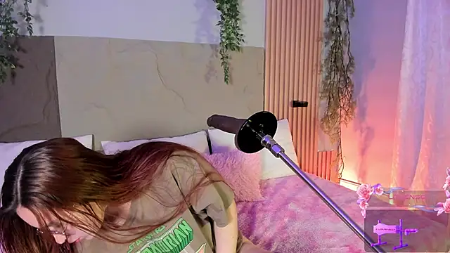 centaurigirl online show from April 2026 04:35:02 PM