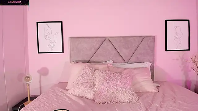 Emilyh  online show from November 2025 10:48:01 AM