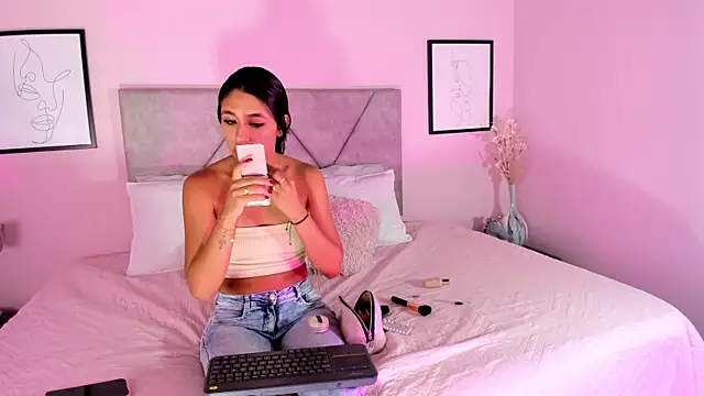 Emilyh  online show from November 2025 10:20:01 AM