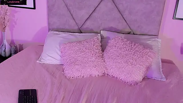 Emilyh  online show from November 2025 11:03:01 AM