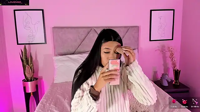 Emilyh  online show from December 2025 10:28:02 AM