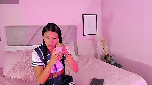 Emilyh  online show from November 2025 10:38:02 AM